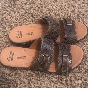 Never been worn Clark’s soft cushion slide sandals